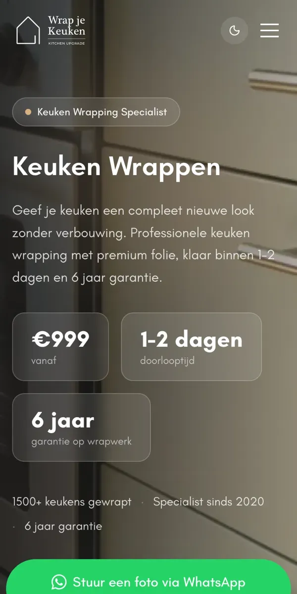 De pagina Keuken wrappen van Wrap je Keuken op een telefoon, met een groene knop: Stuur een foto via WhatsApp